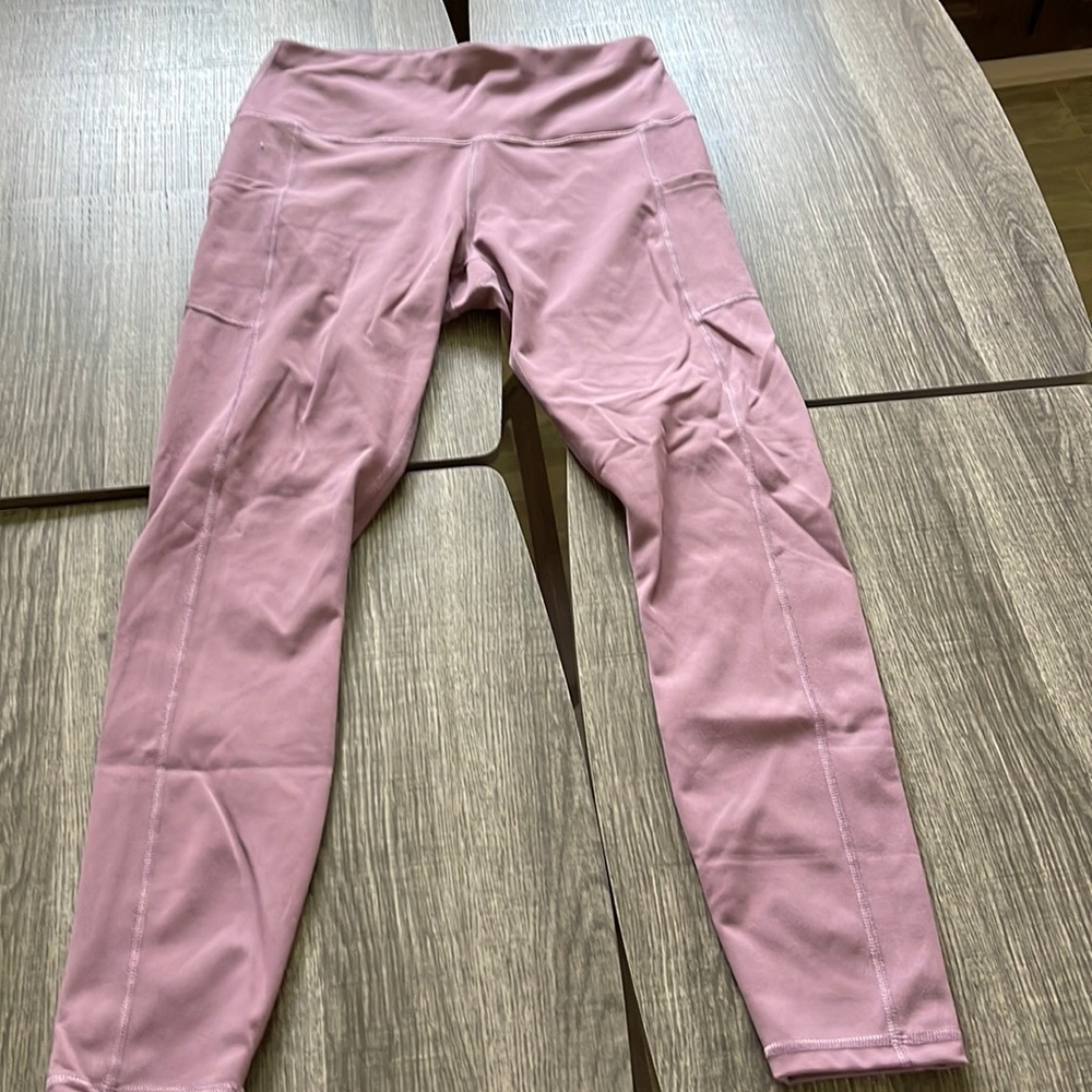 Light purple leggings